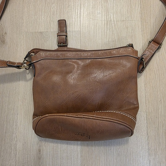 B.O.C Tan Faux Leather Crossbody Satchel Grunge Travel Purse Bag Medium Size - Picture 6 of 10